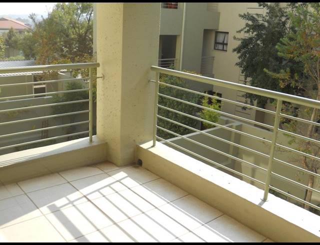 1 BEDROOM APARTMENT FOR SALE IN BRYANSTON